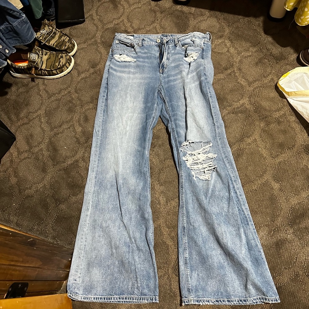 American Eagle baggy jeans
